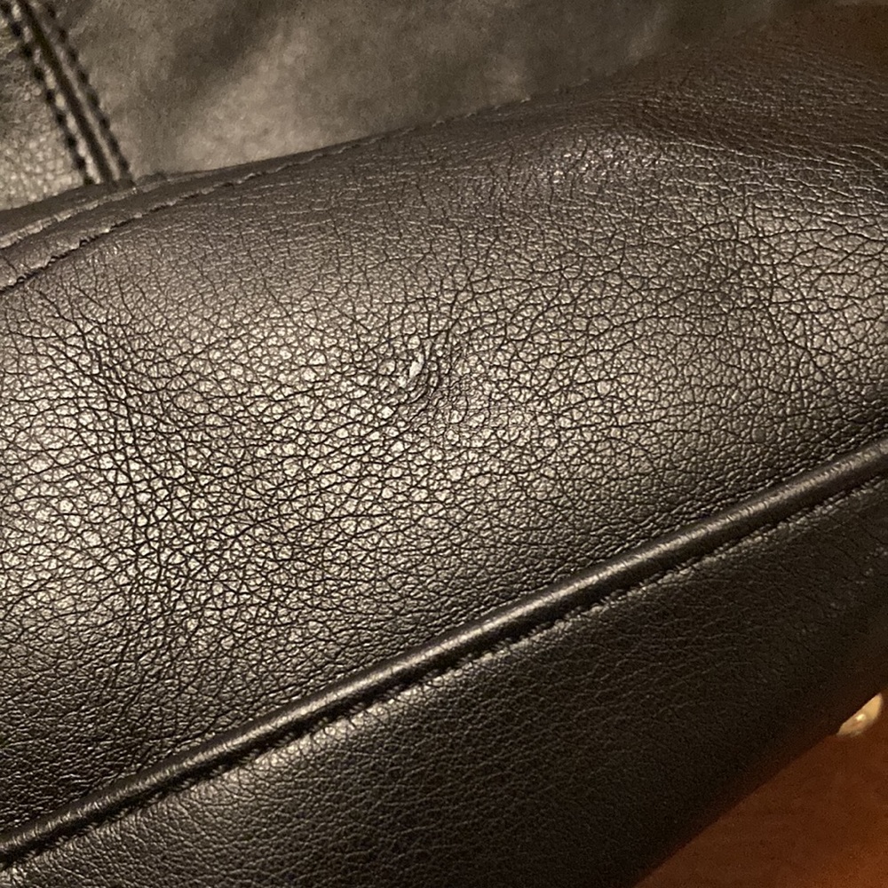 TIGNANELLO NAVY PURSE. LIKE NEW. SOFT LEATHER. ROOMY. MANY COMPARTMENTS! CLEAN!! - Picture 8 of 16